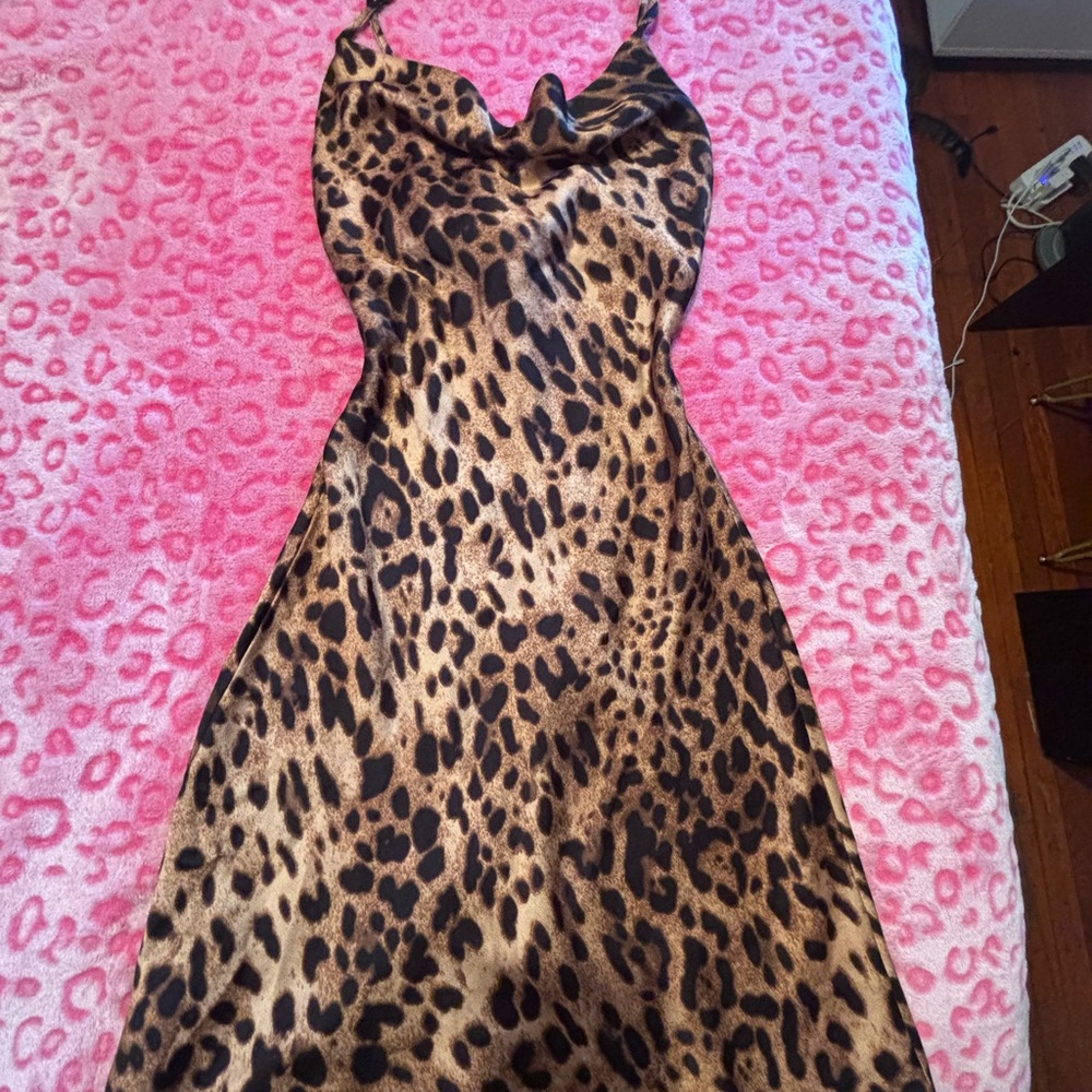 Elegant Leopard Print Midi Dress